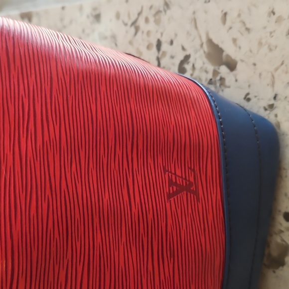 Louis Vuitton Neo Red, Blue and Green Bucket Bag - Limited Edition - Picture 3 of 16